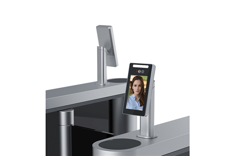 參會(huì)人體驗(yàn)刷臉簽到